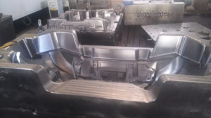 Tool-Tec - Prototypenwerkzeuge / Baustufenwerkzeuge - Stossfängerwerkzeug-Spritzguss-2